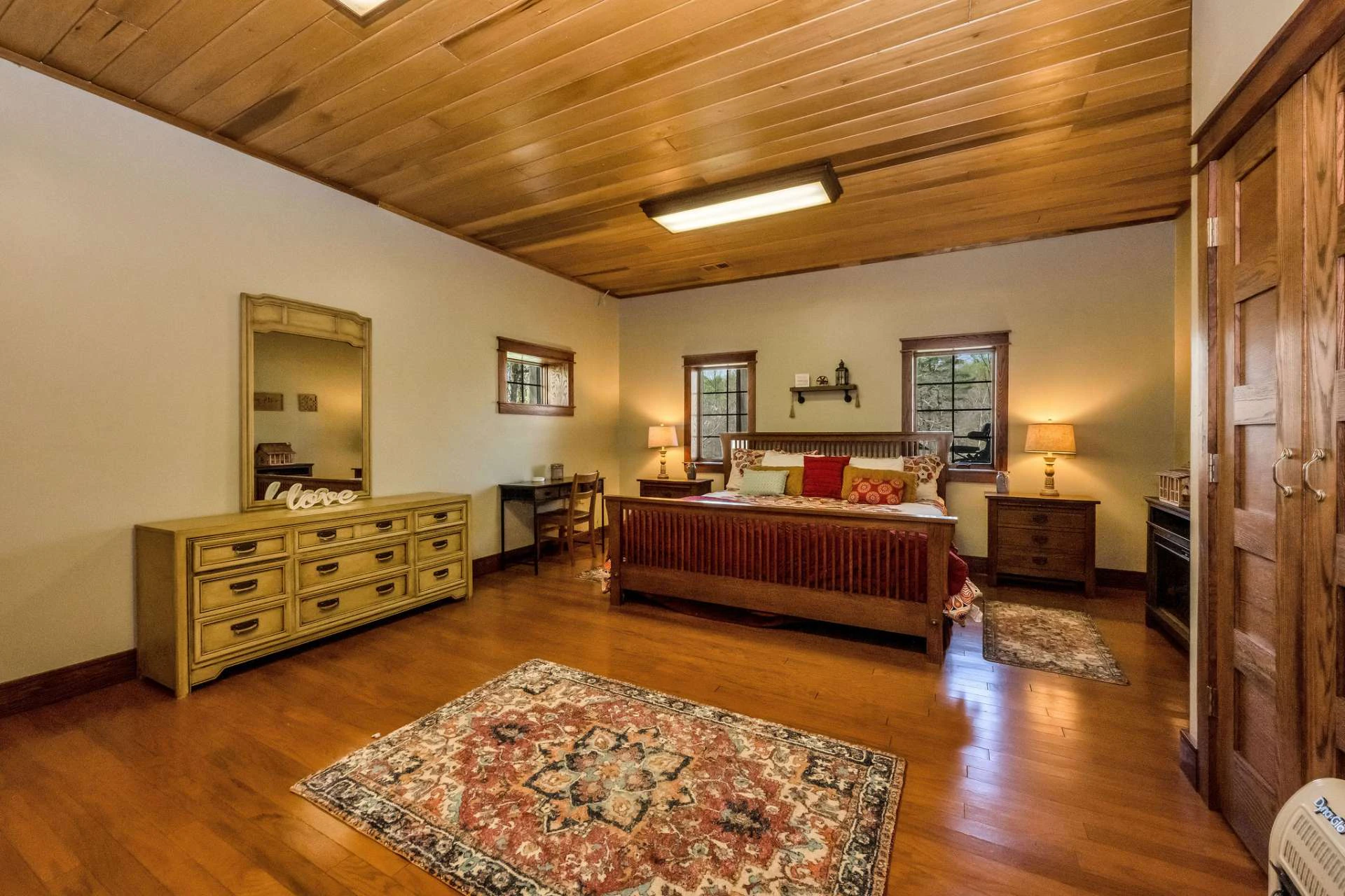 Image number 5 for the current listing