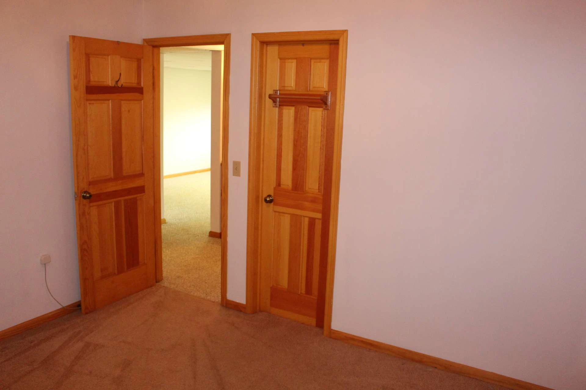 Image number 5 for the current listing