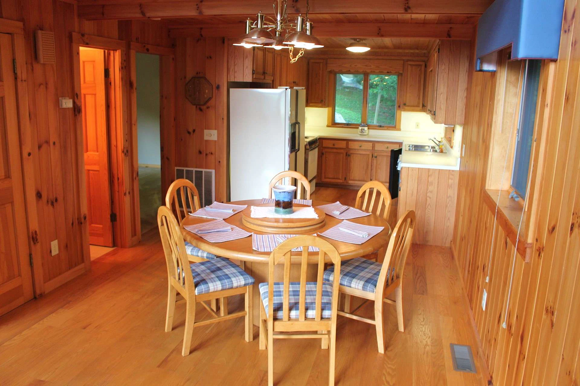 Image number 14 for the current listing
