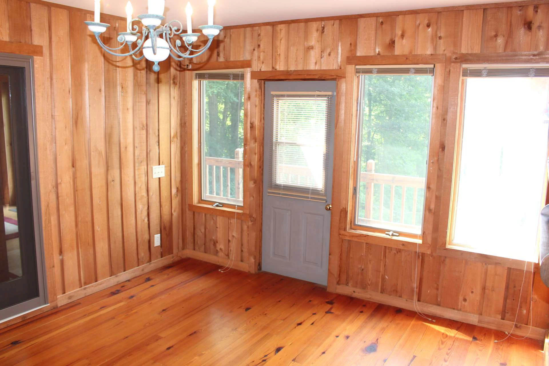 Image number 2 for the current listing