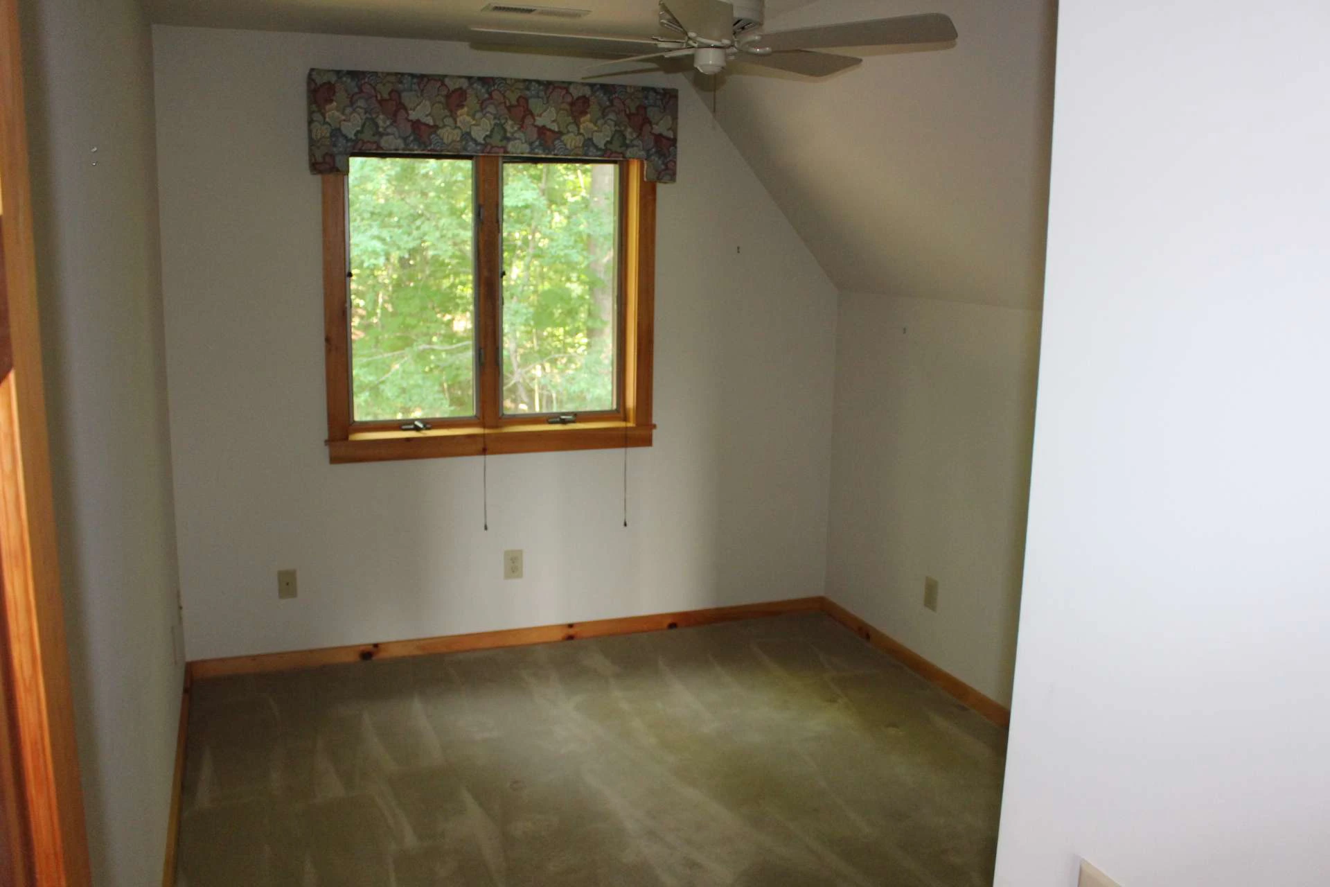 Image number 9 for the current listing