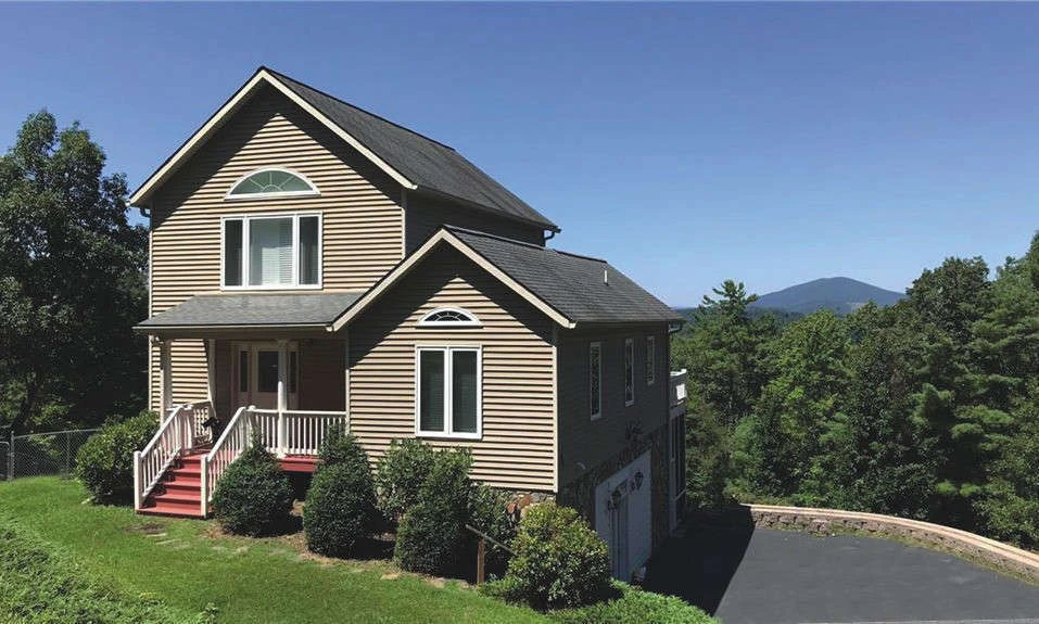 Image number 1 for the current listing