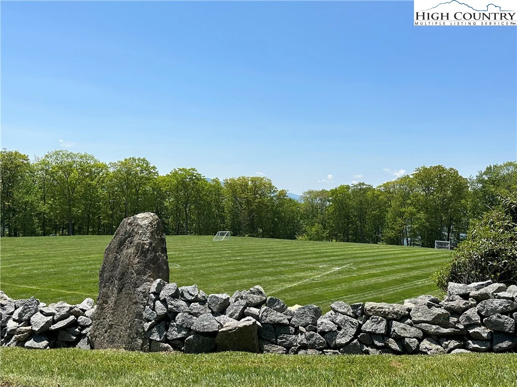 Image number 3 for the current listing