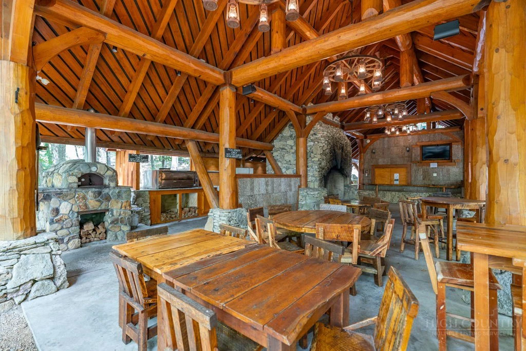 Image number 8 for the current listing