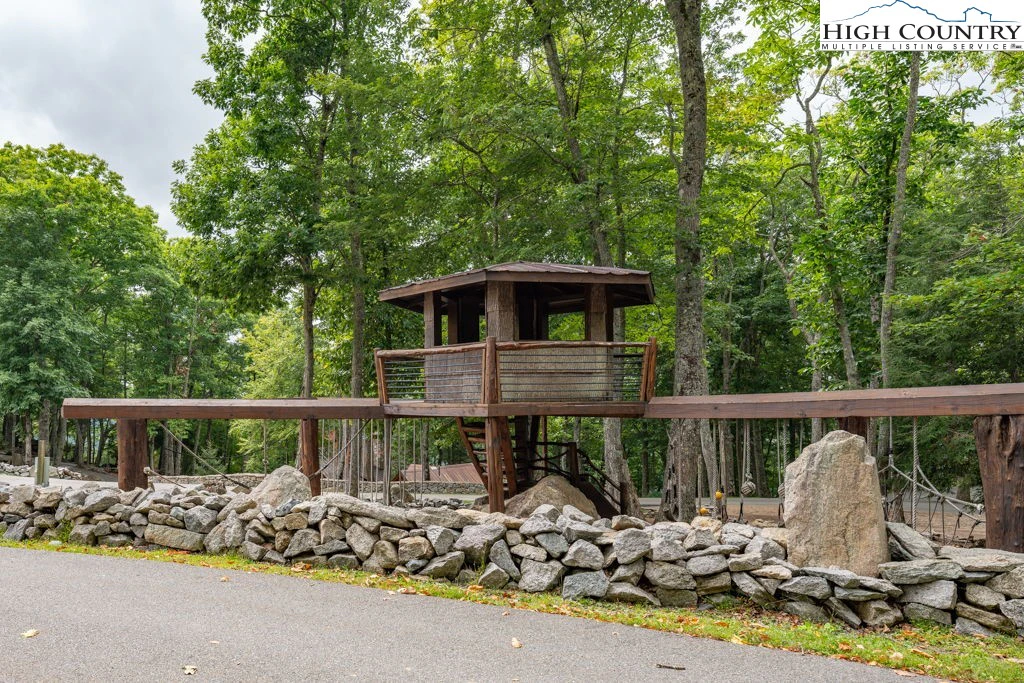 Image number 16 for the current listing