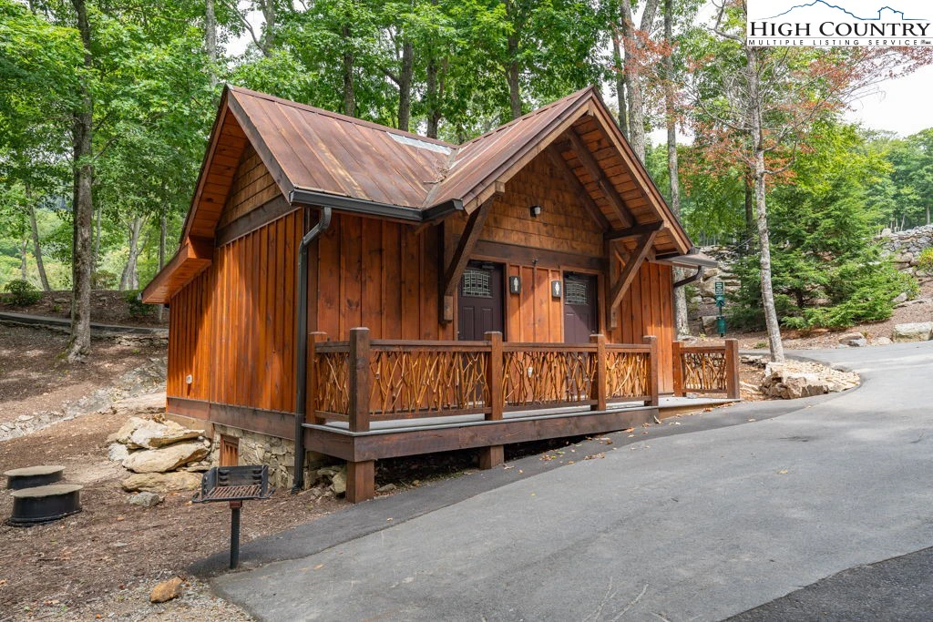 Image number 14 for the current listing
