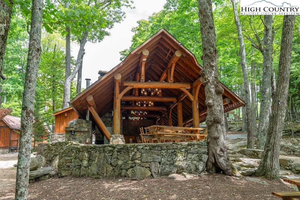 Image number 9 for the current listing