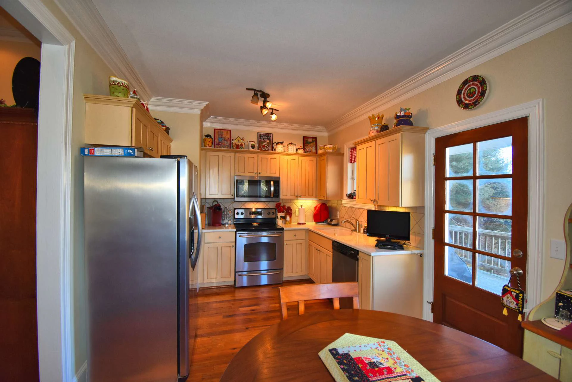 Image number 19 for the current listing