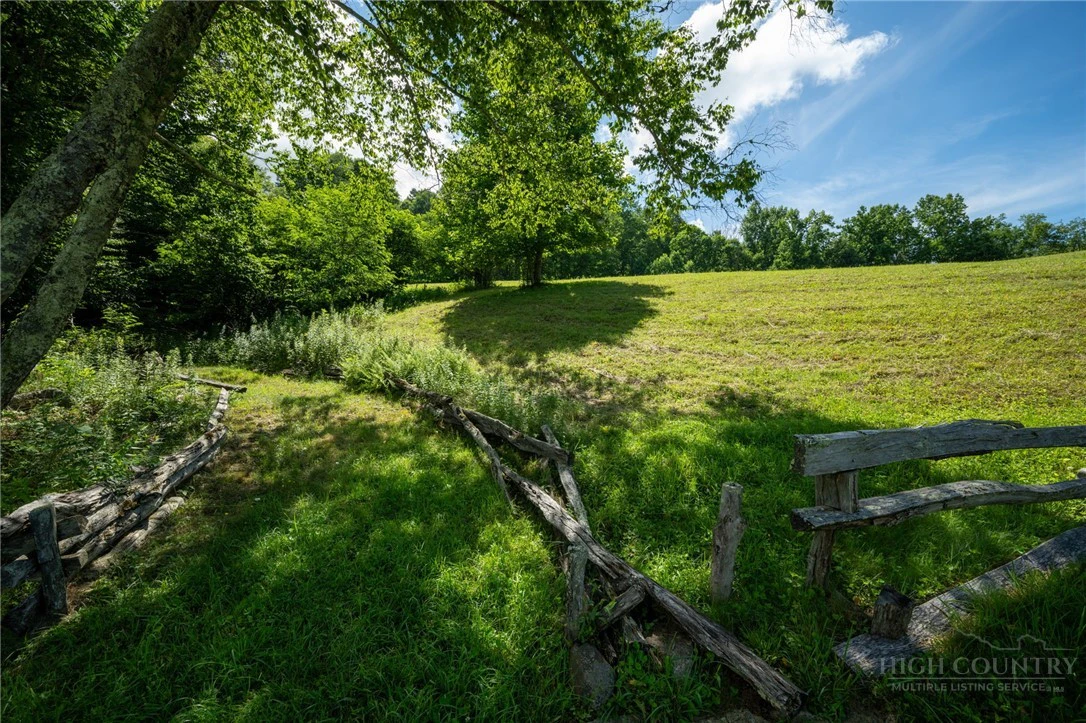 Image number 16 for the current listing