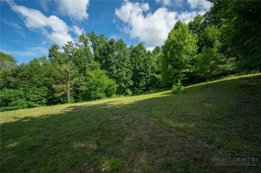 Image number 19 for the current listing