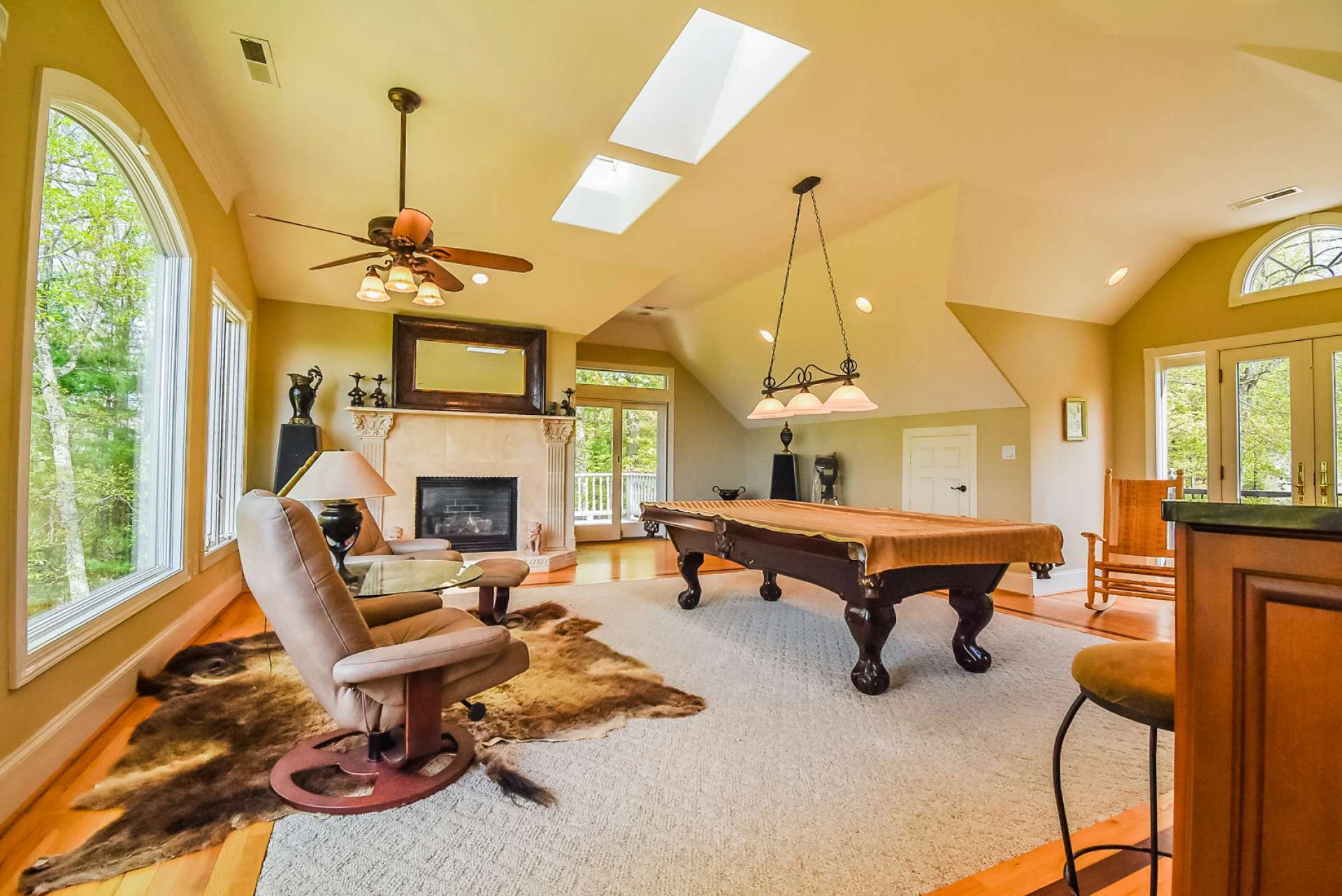 Image number 4 for the current listing