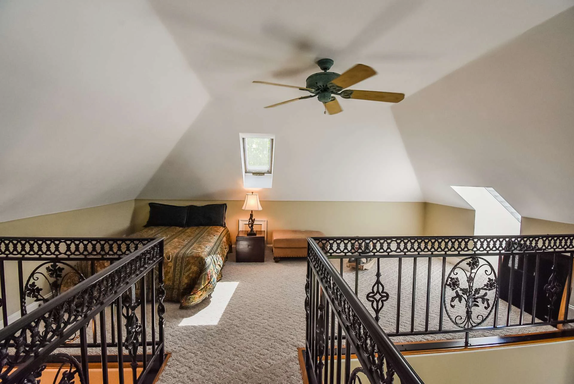 Image number 2 for the current listing