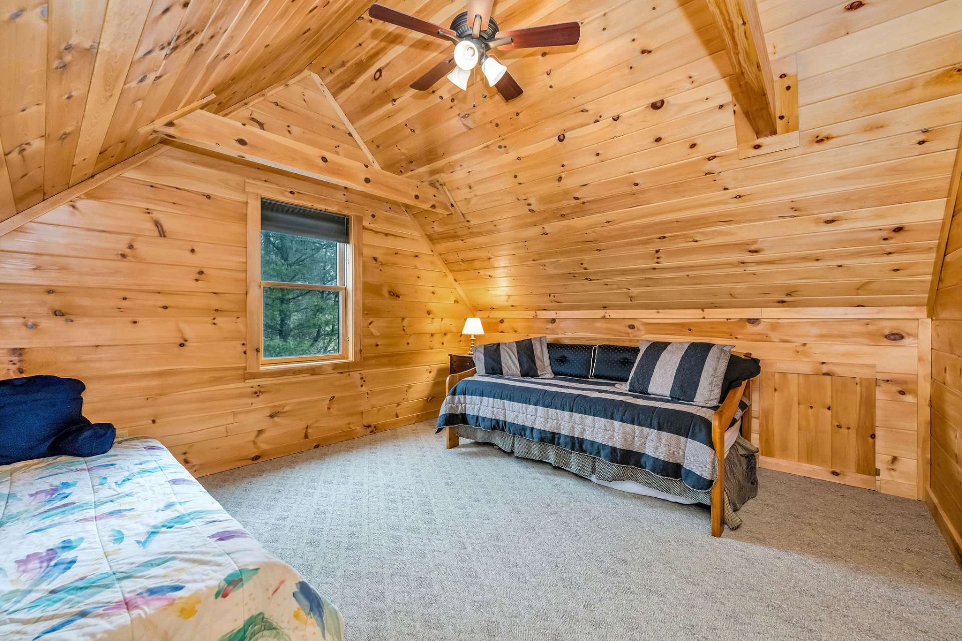Image number 9 for the current listing