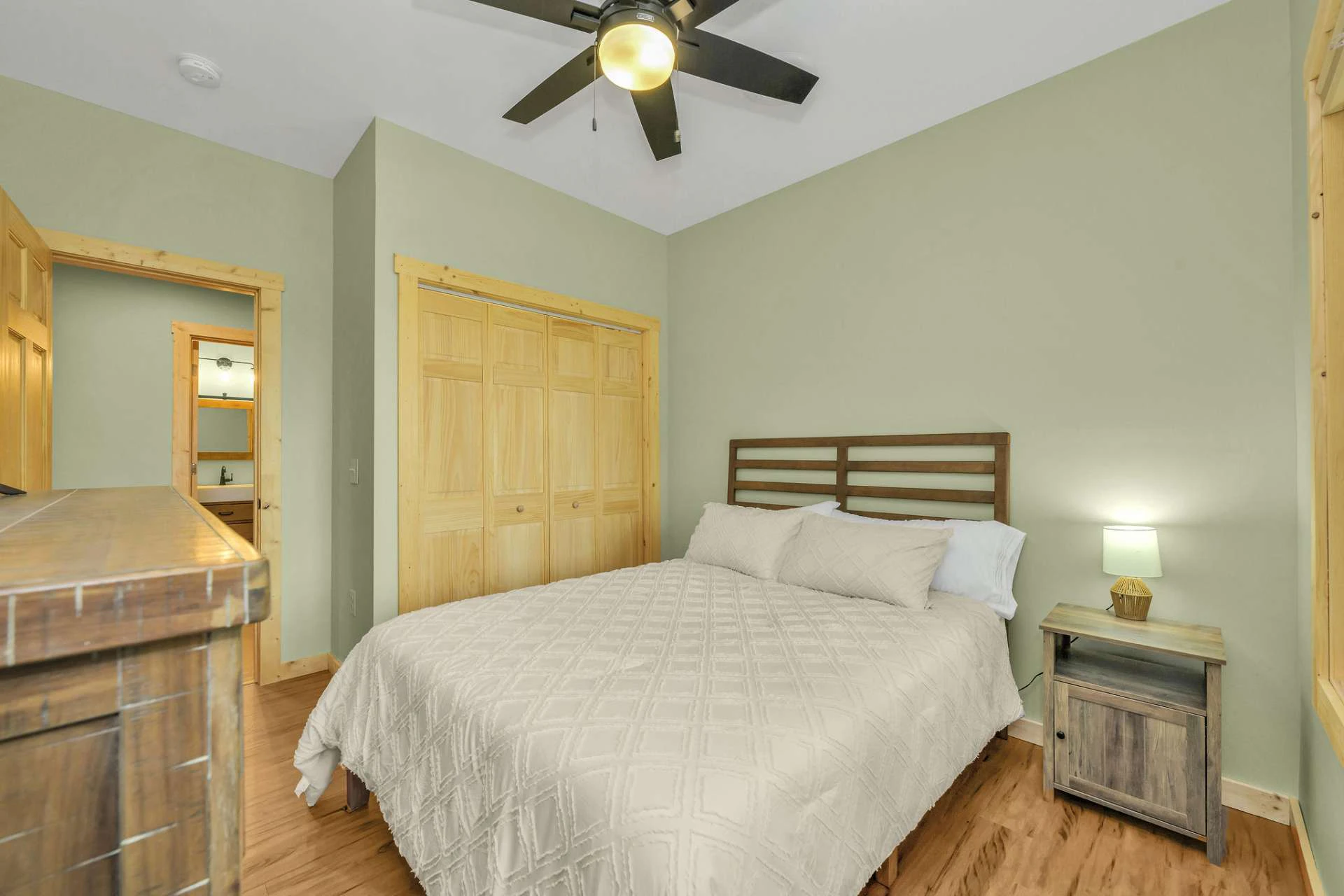 Image number 13 for the current listing