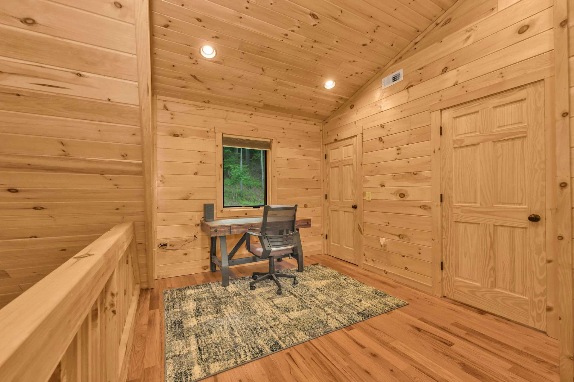 Image number 8 for the current listing