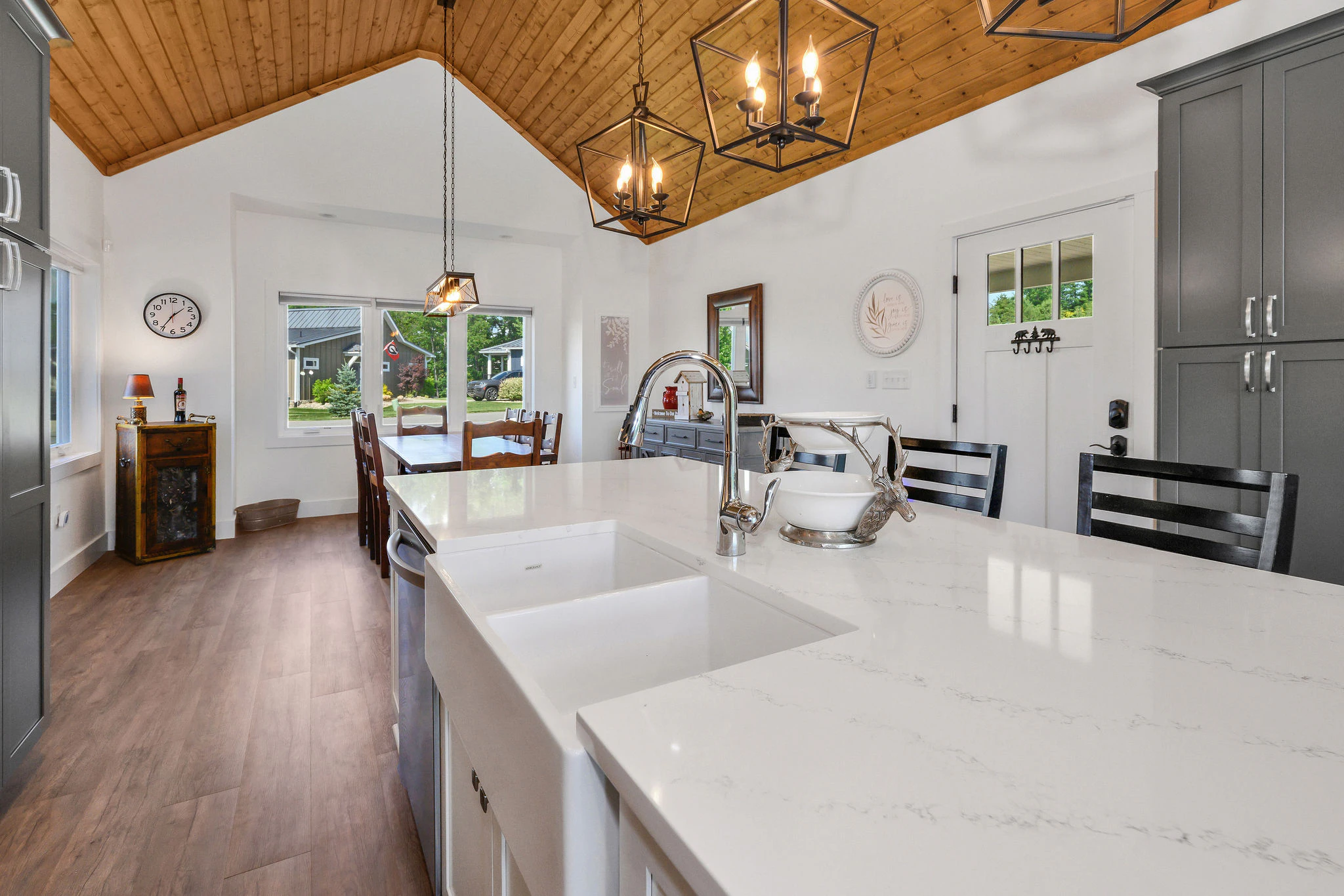 Image number 9 for the current listing