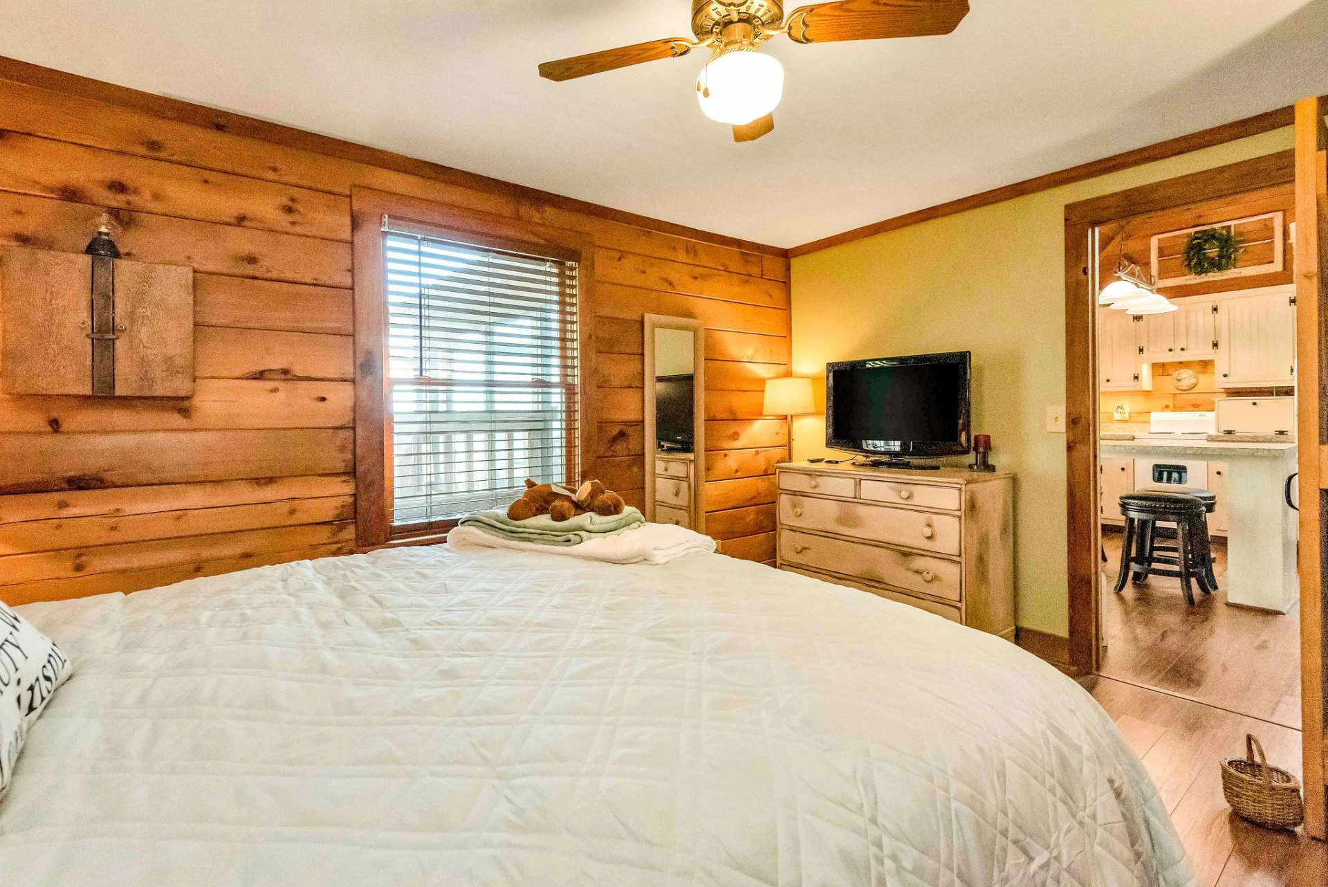 Image number 11 for the current listing