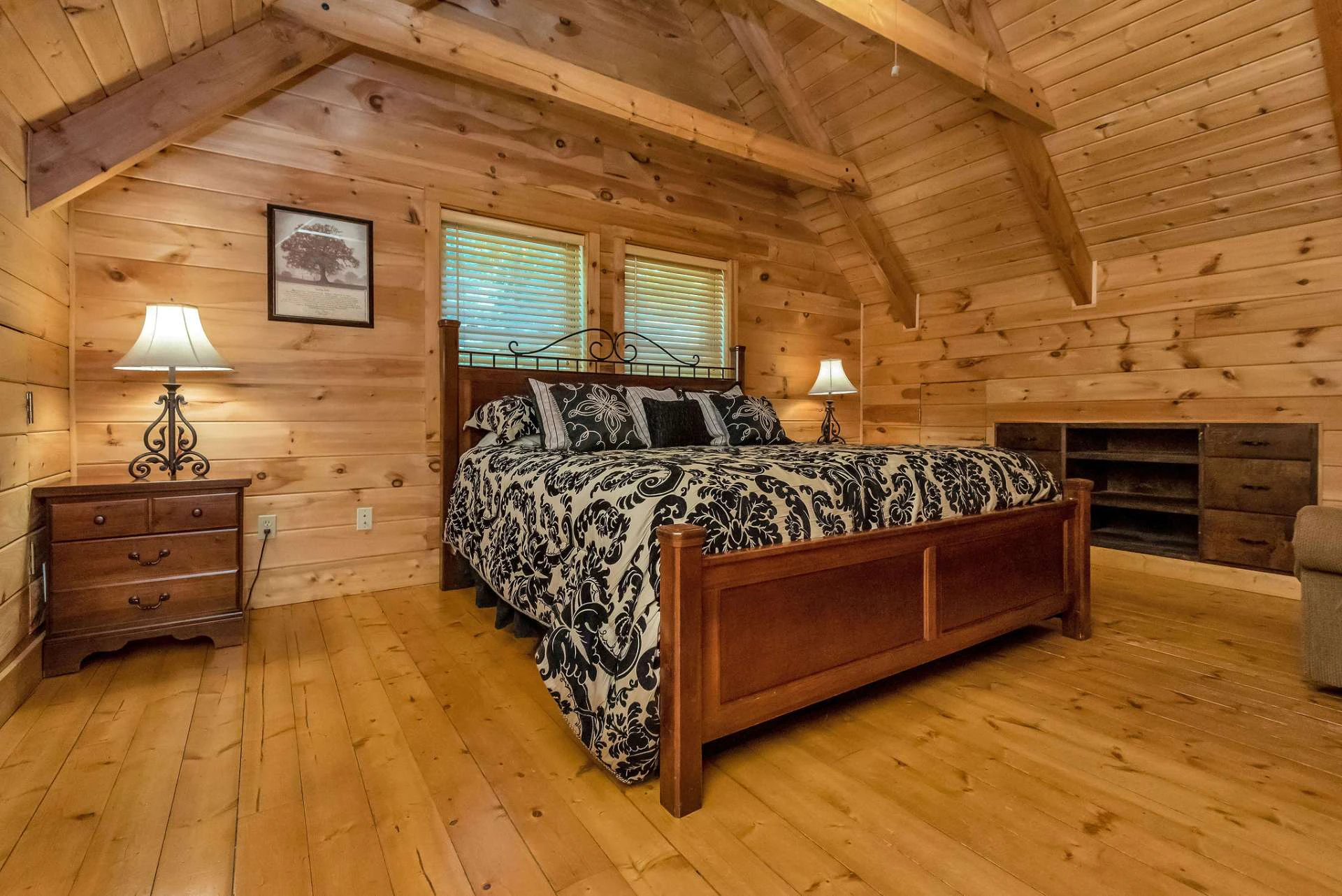 Image number 2 for the current listing
