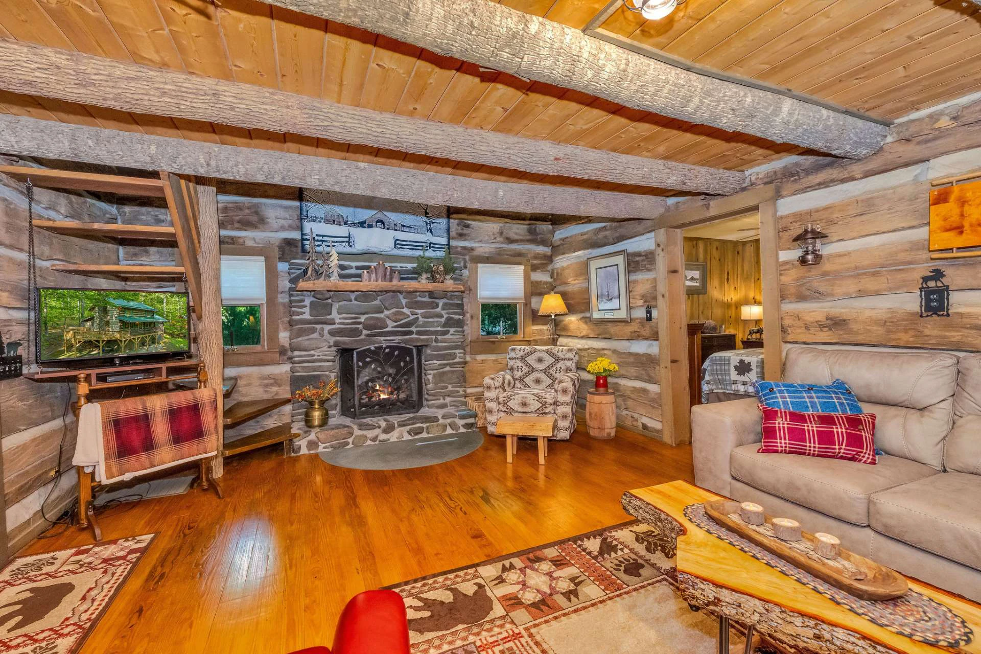 Image number 15 for the current listing