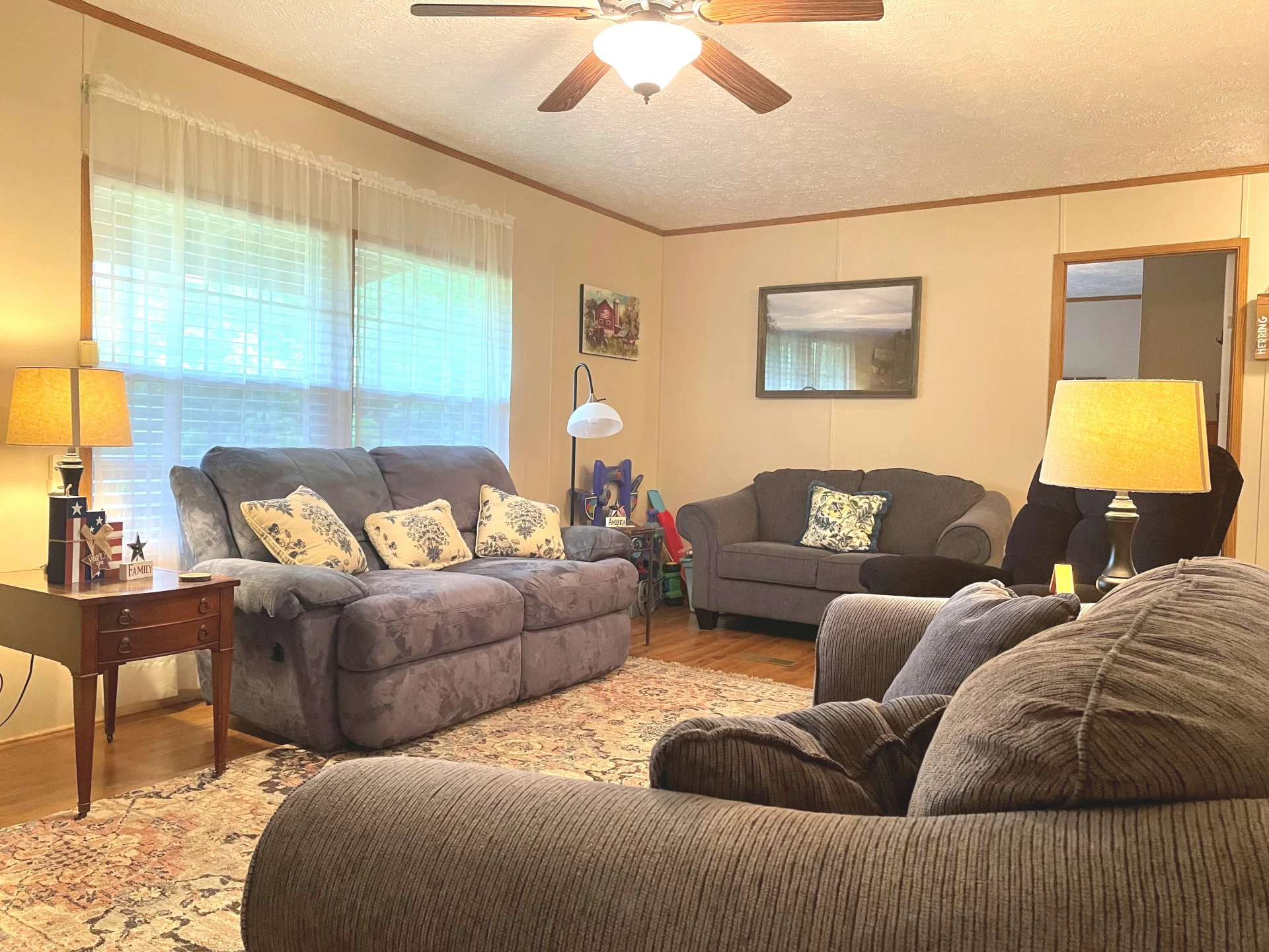 Image number 21 for the current listing