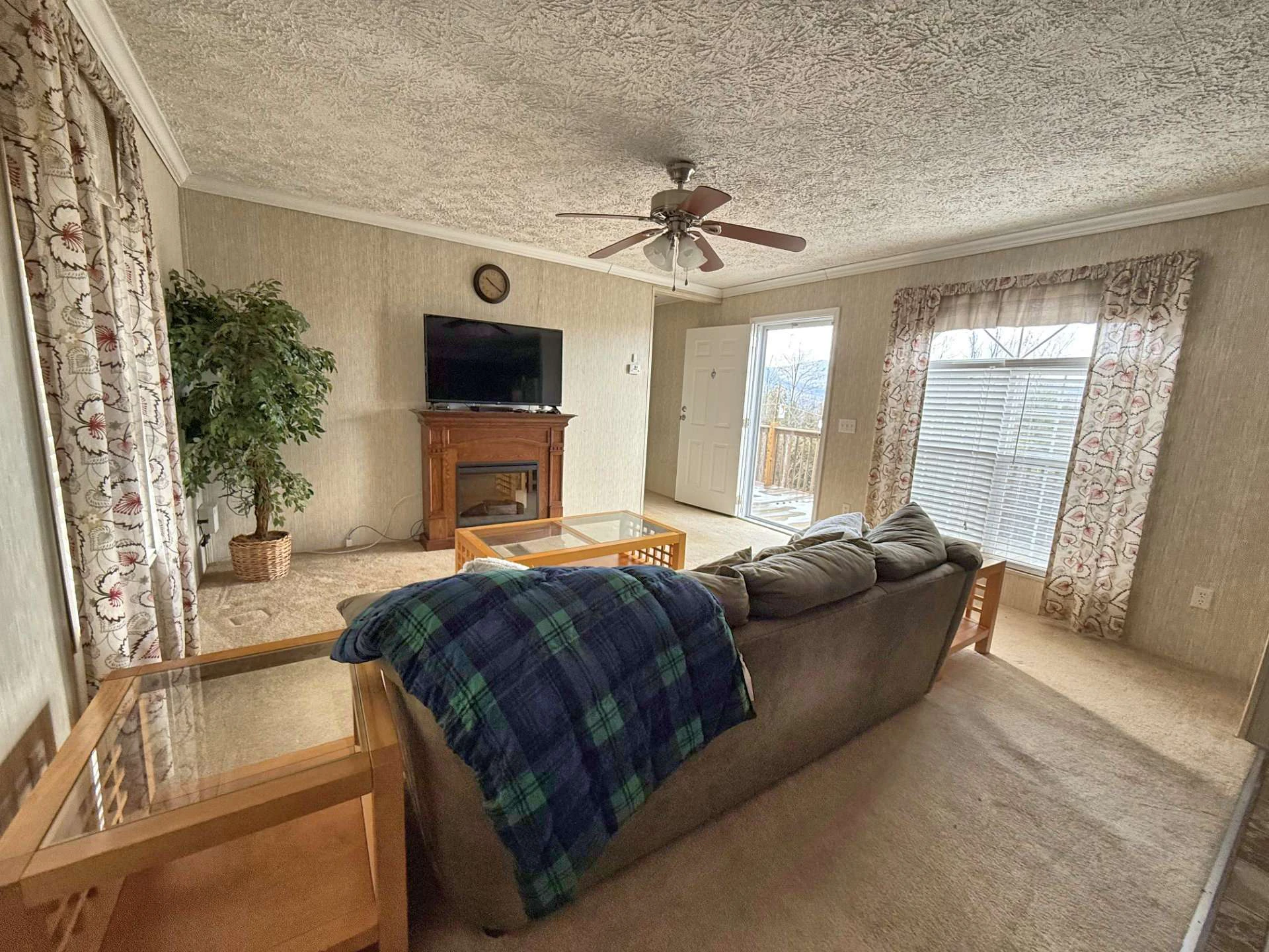 Image number 3 for the current listing