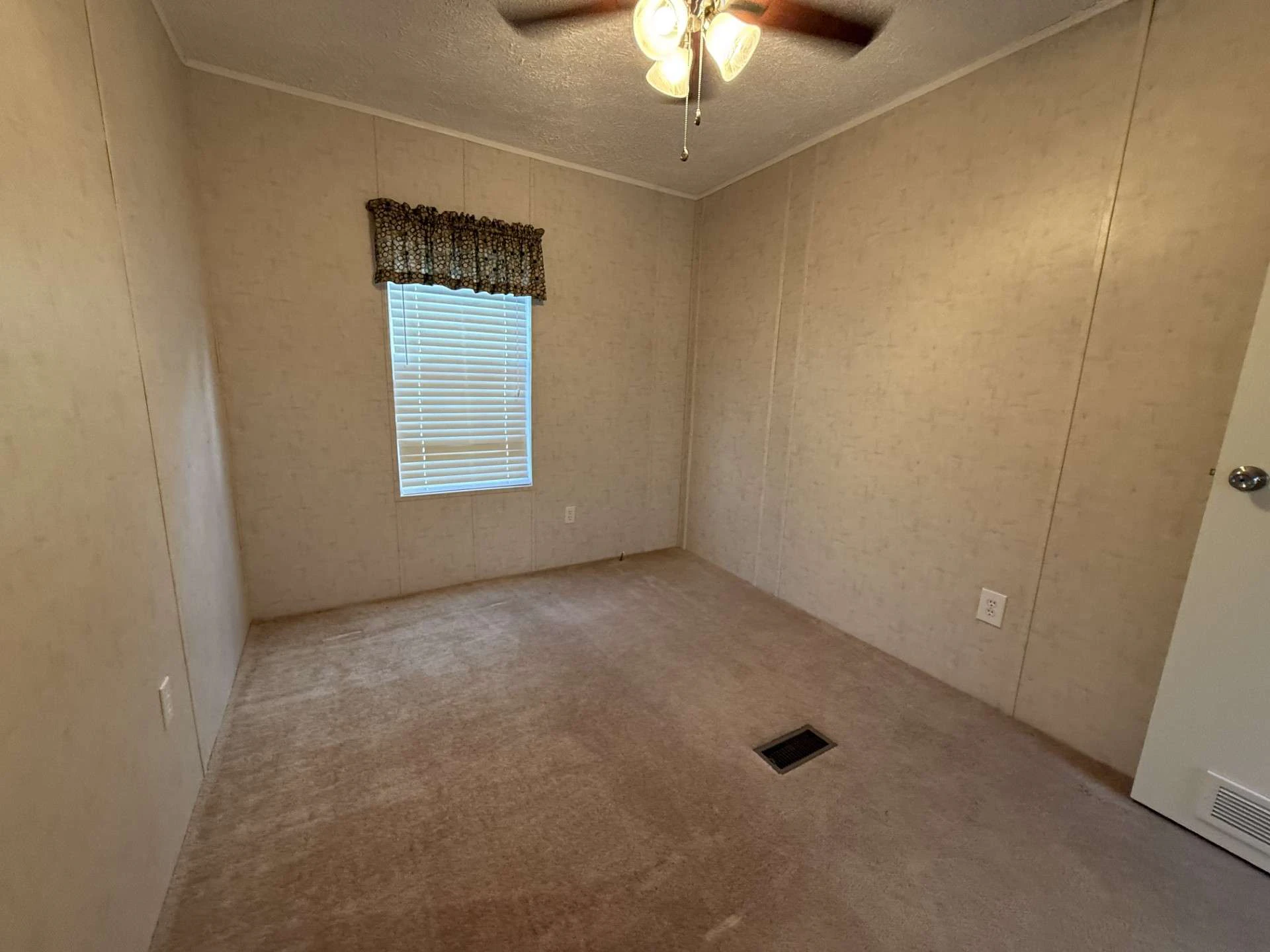 Image number 12 for the current listing