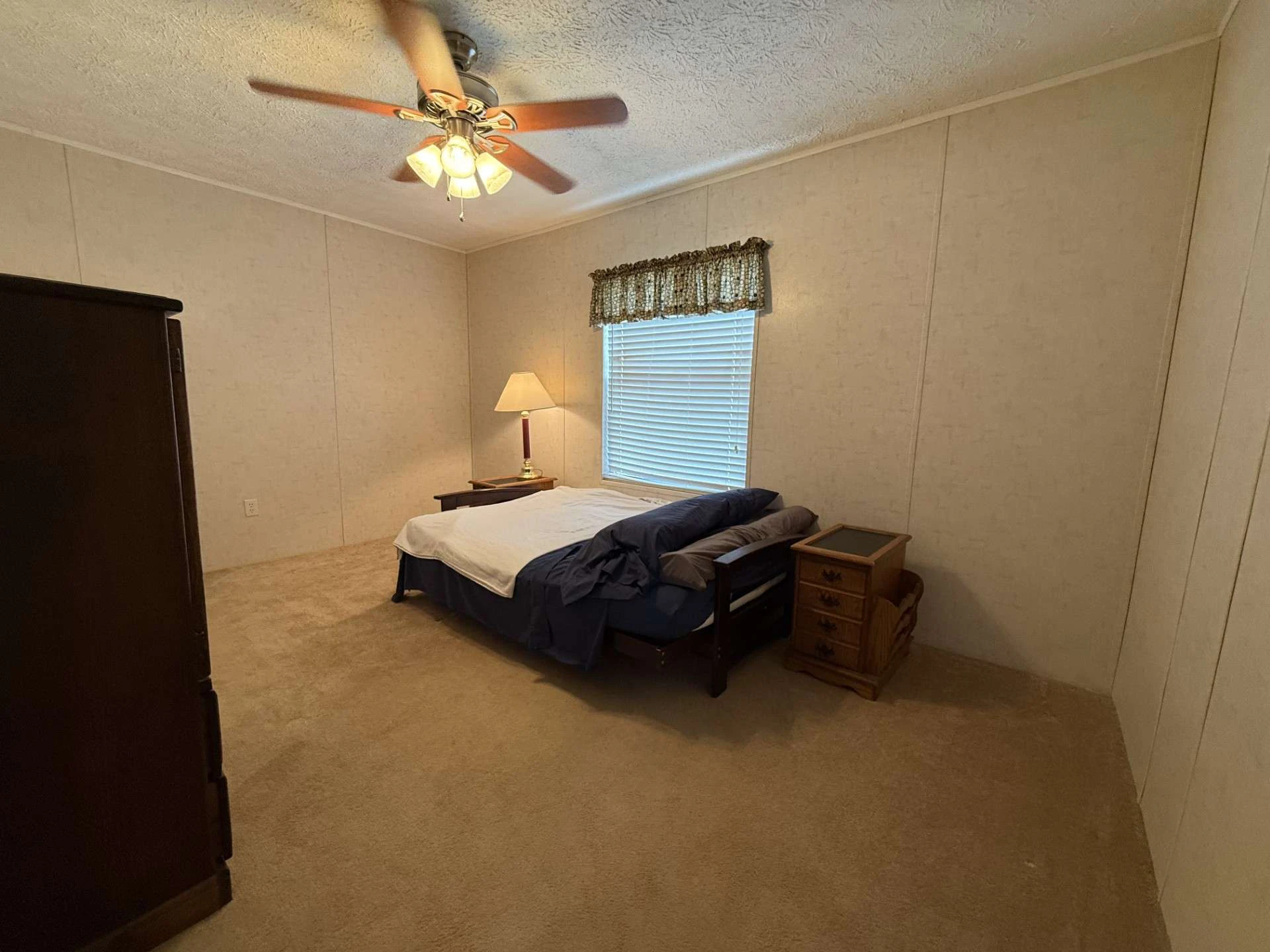 Image number 13 for the current listing