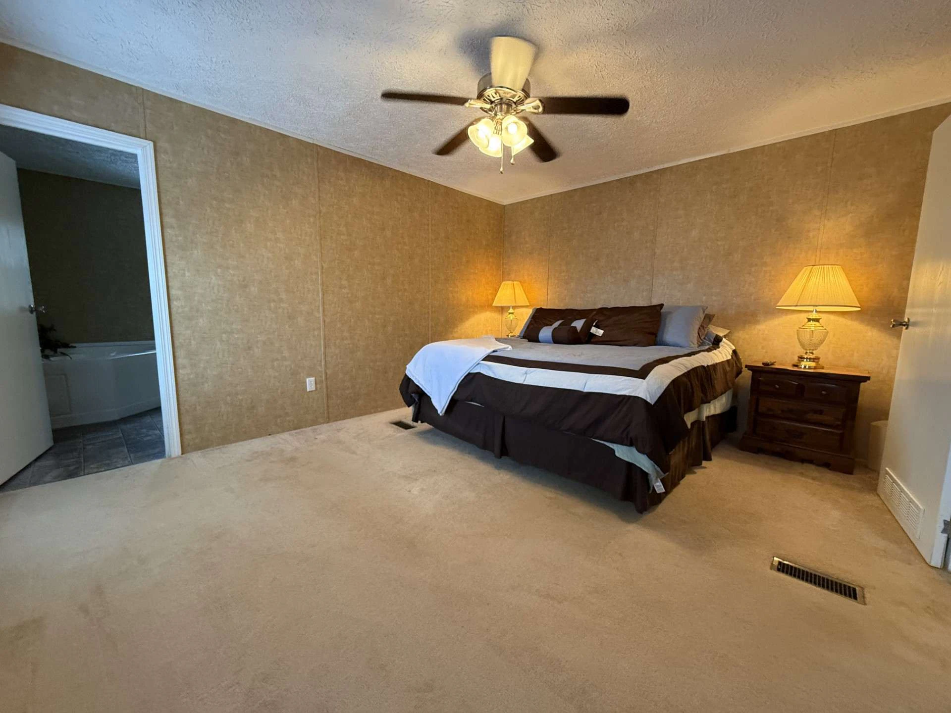 Image number 15 for the current listing