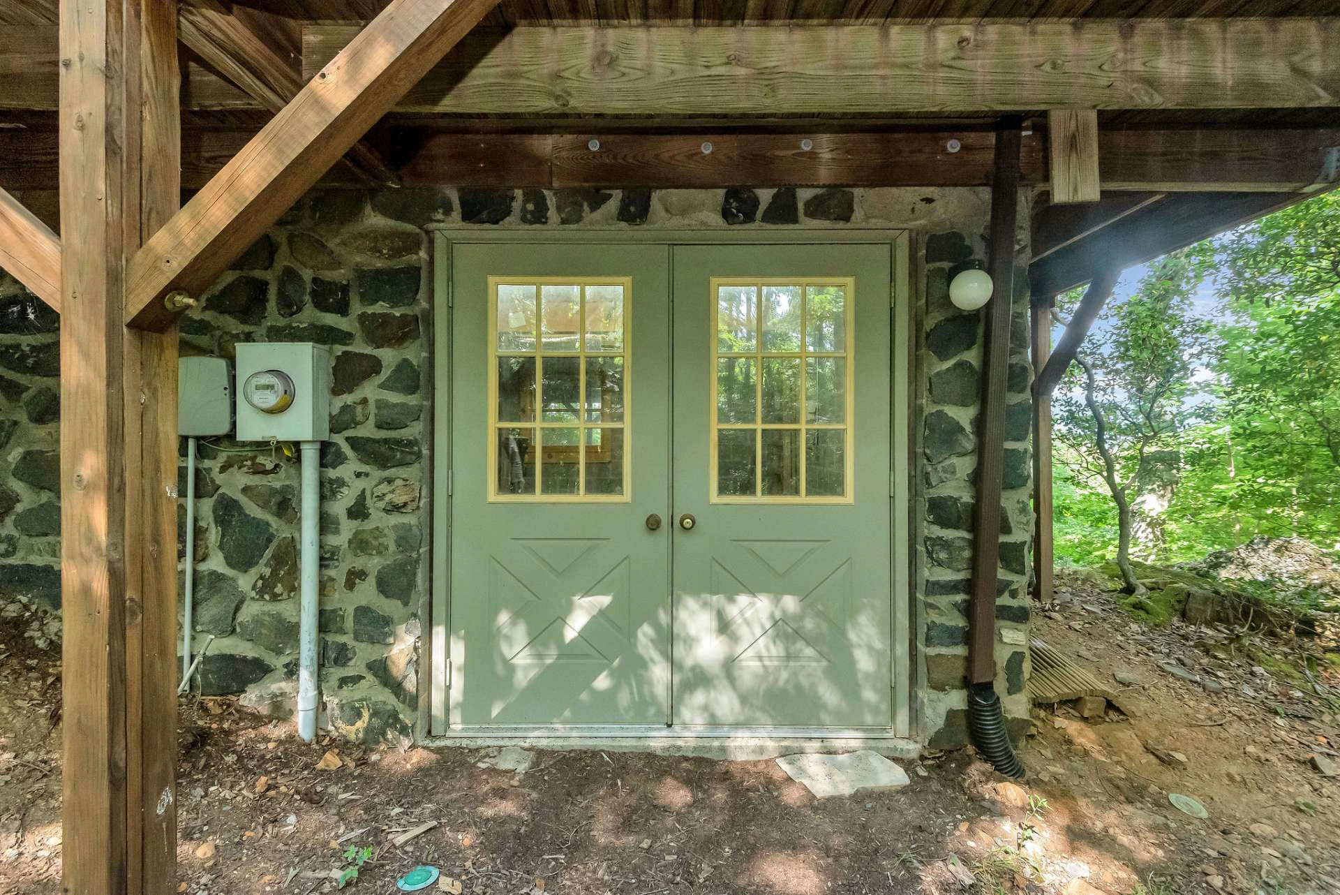 Image number 14 for the current listing