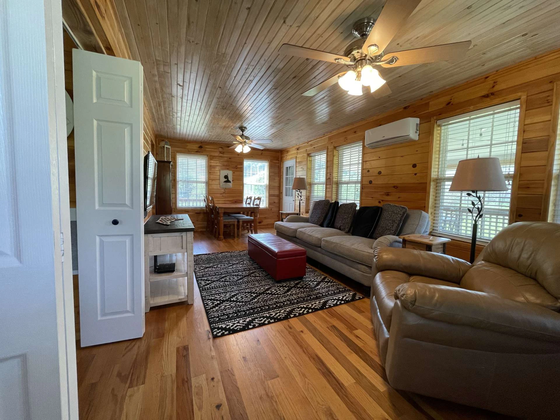 Image number 5 for the current listing