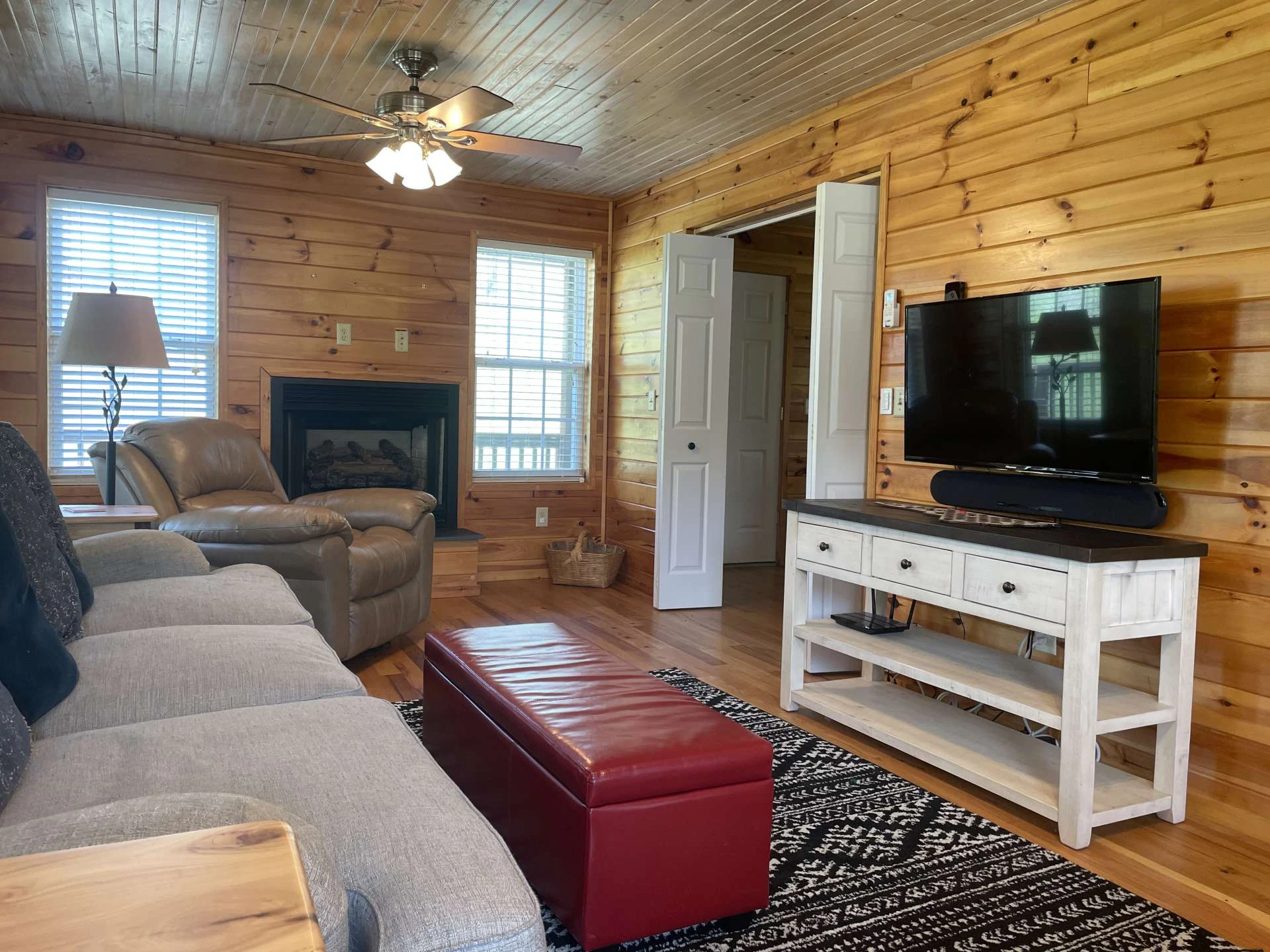 Image number 3 for the current listing