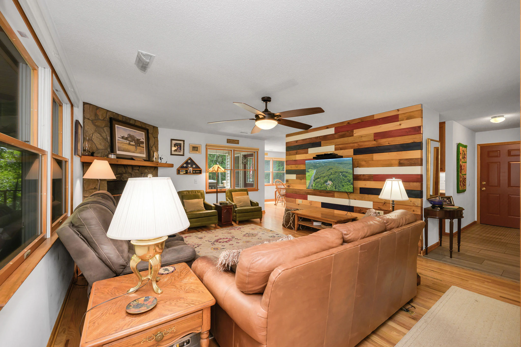 Image number 20 for the current listing
