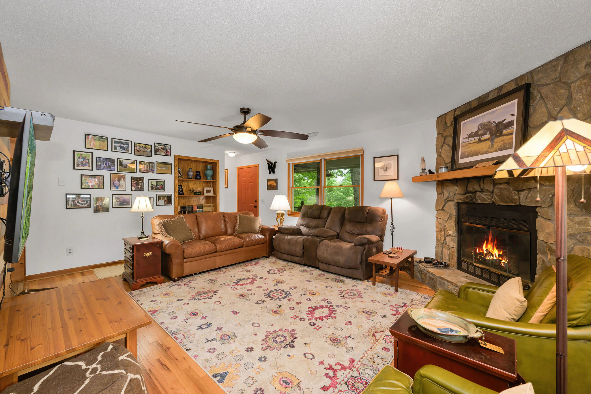 Image number 16 for the current listing