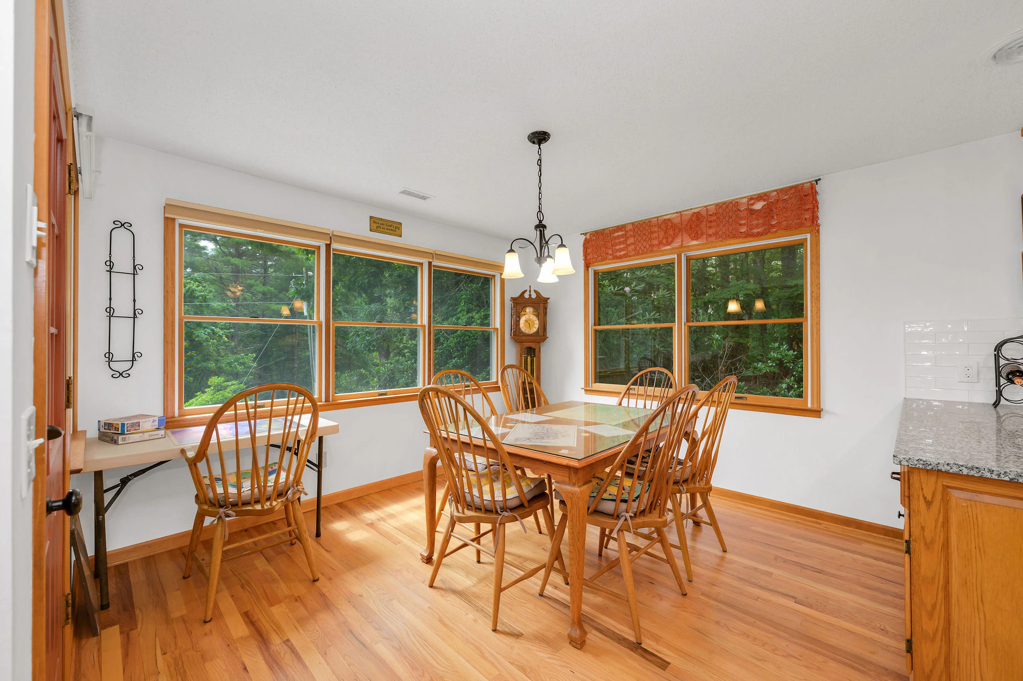 Image number 11 for the current listing