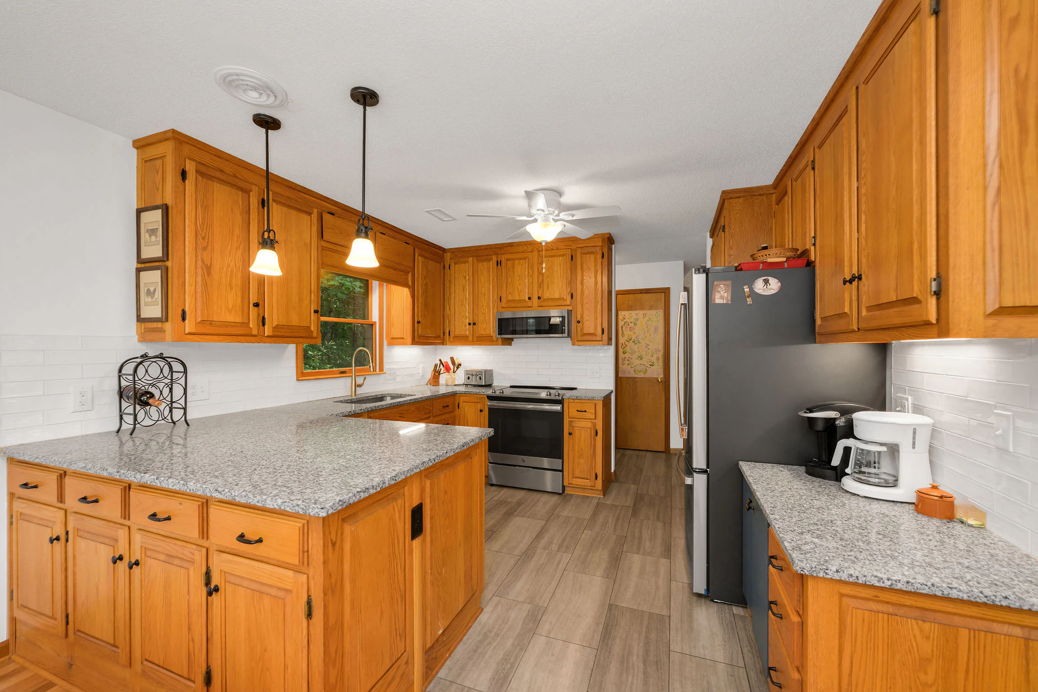 Image number 6 for the current listing