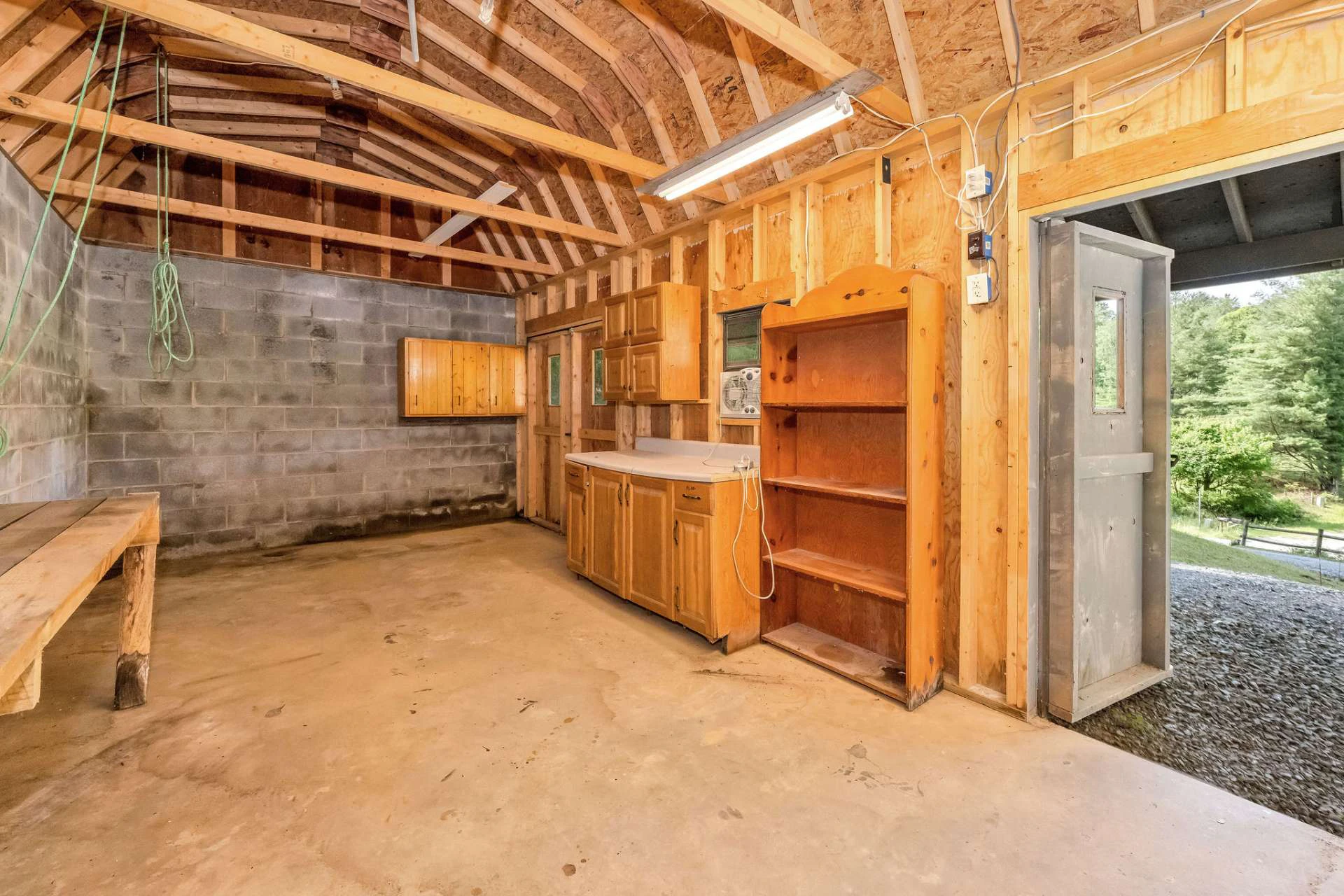 Image number 15 for the current listing