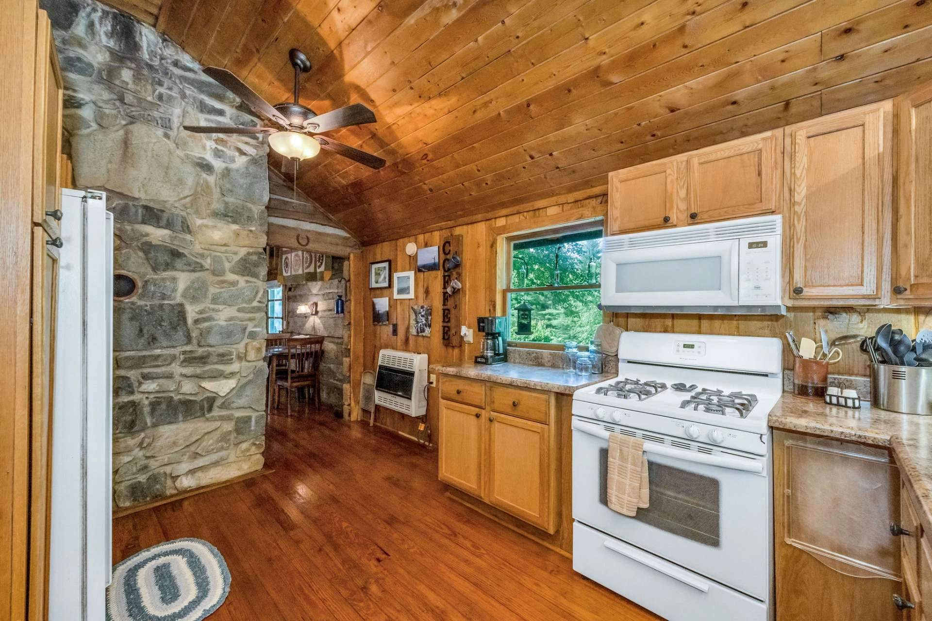 Image number 4 for the current listing