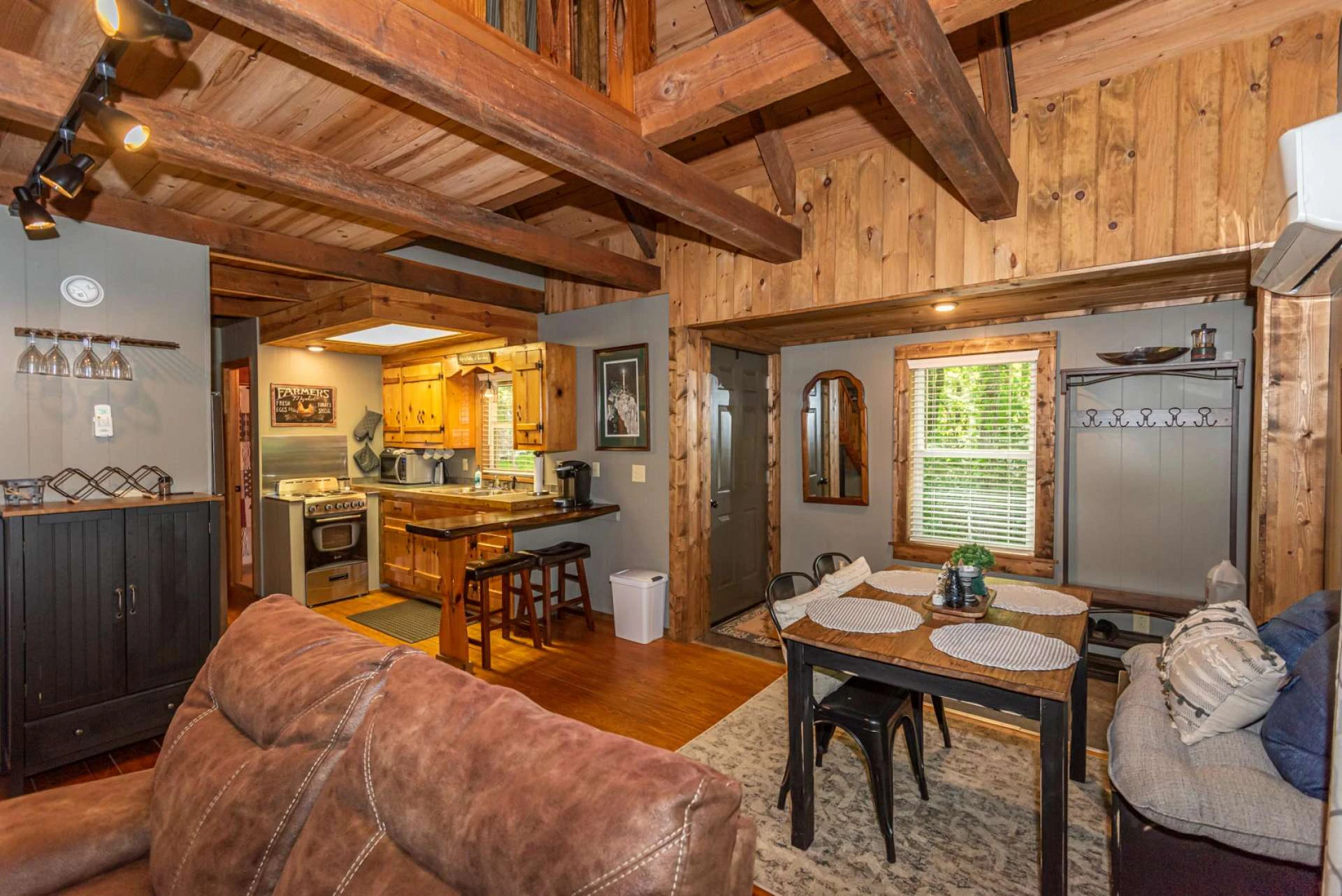 Image number 14 for the current listing