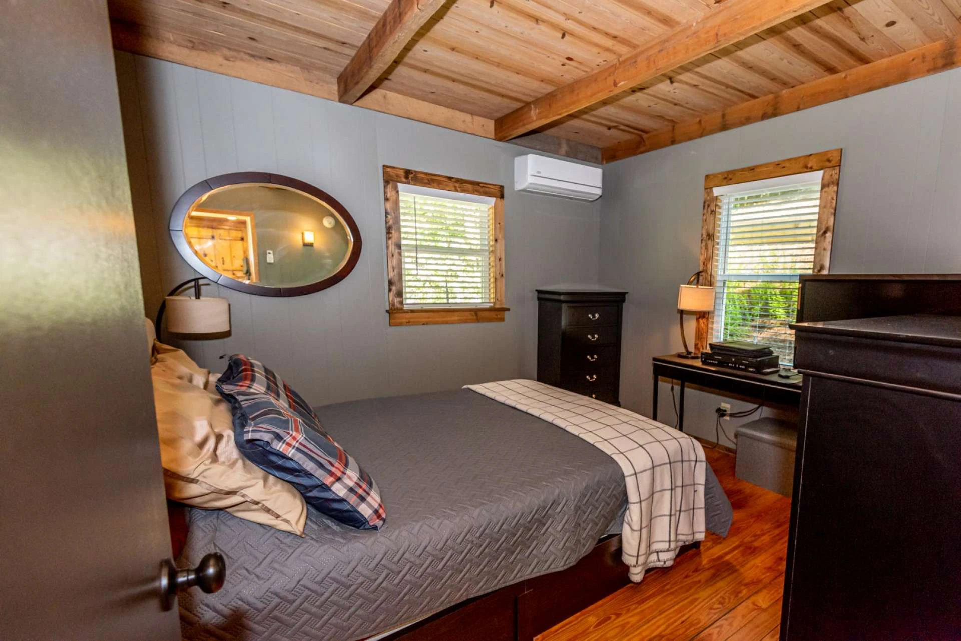 Image number 3 for the current listing