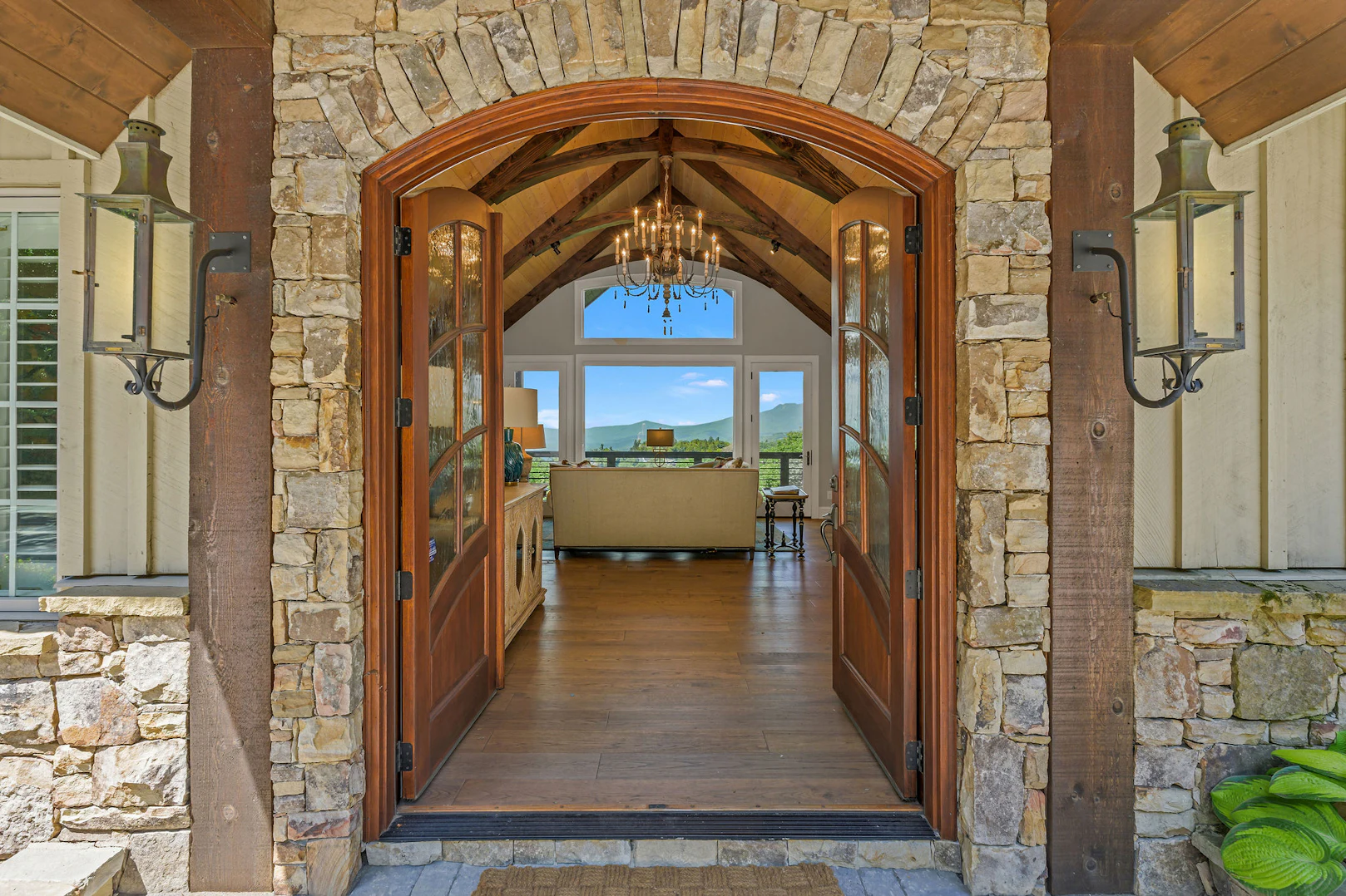 Image number 10 for the current listing