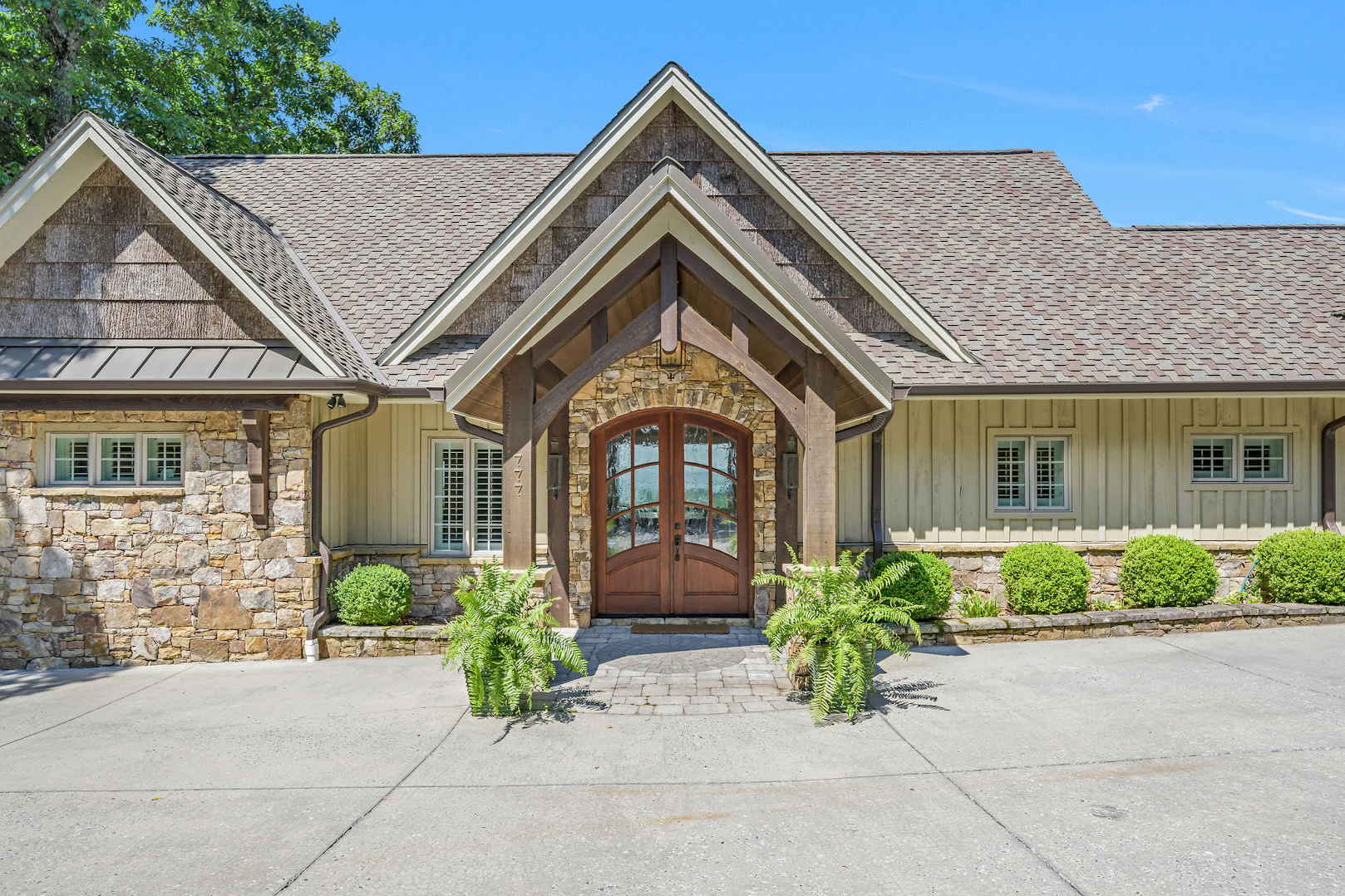 Image number 2 for the current listing