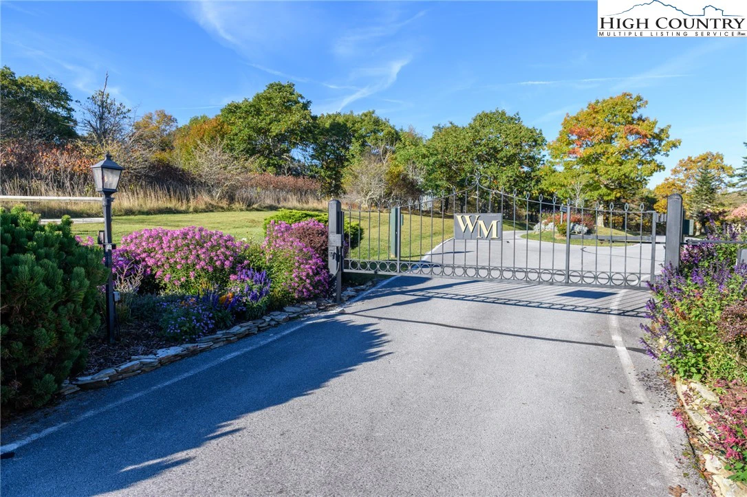 Image number 18 for the current listing