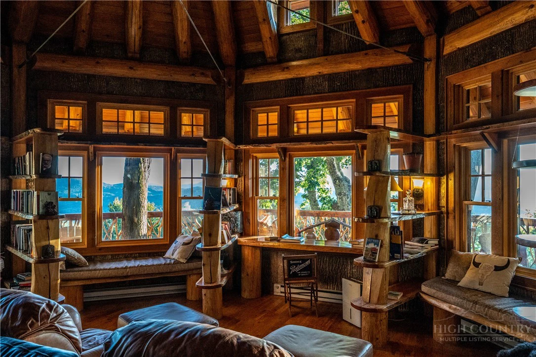 Image number 3 for the current listing