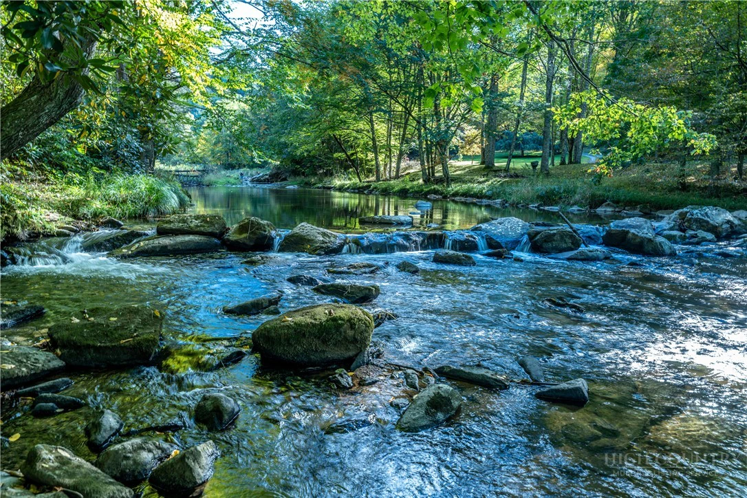 Image number 9 for the current listing