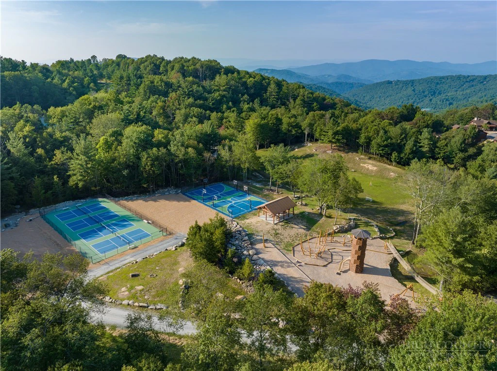 Image number 2 for the current listing