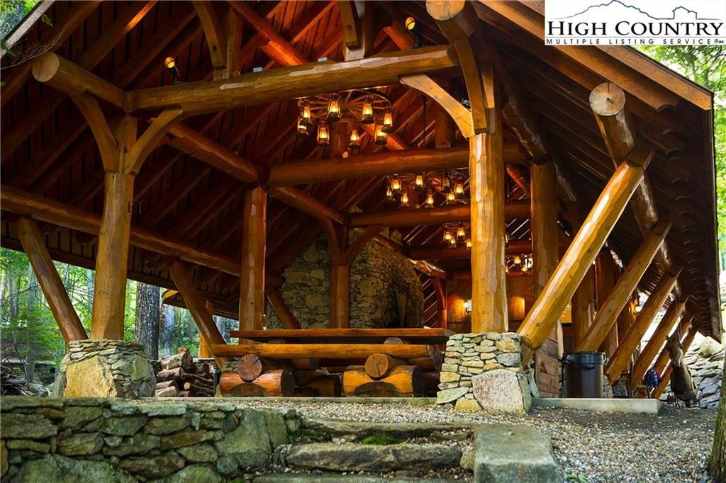 Image number 10 for the current listing