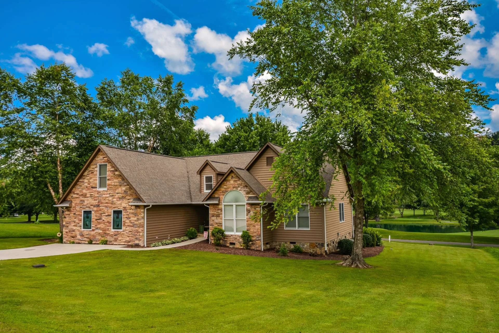 Image number 3 for the current listing