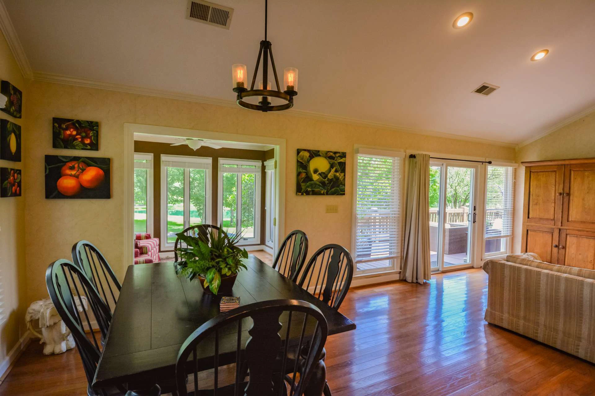 Image number 19 for the current listing