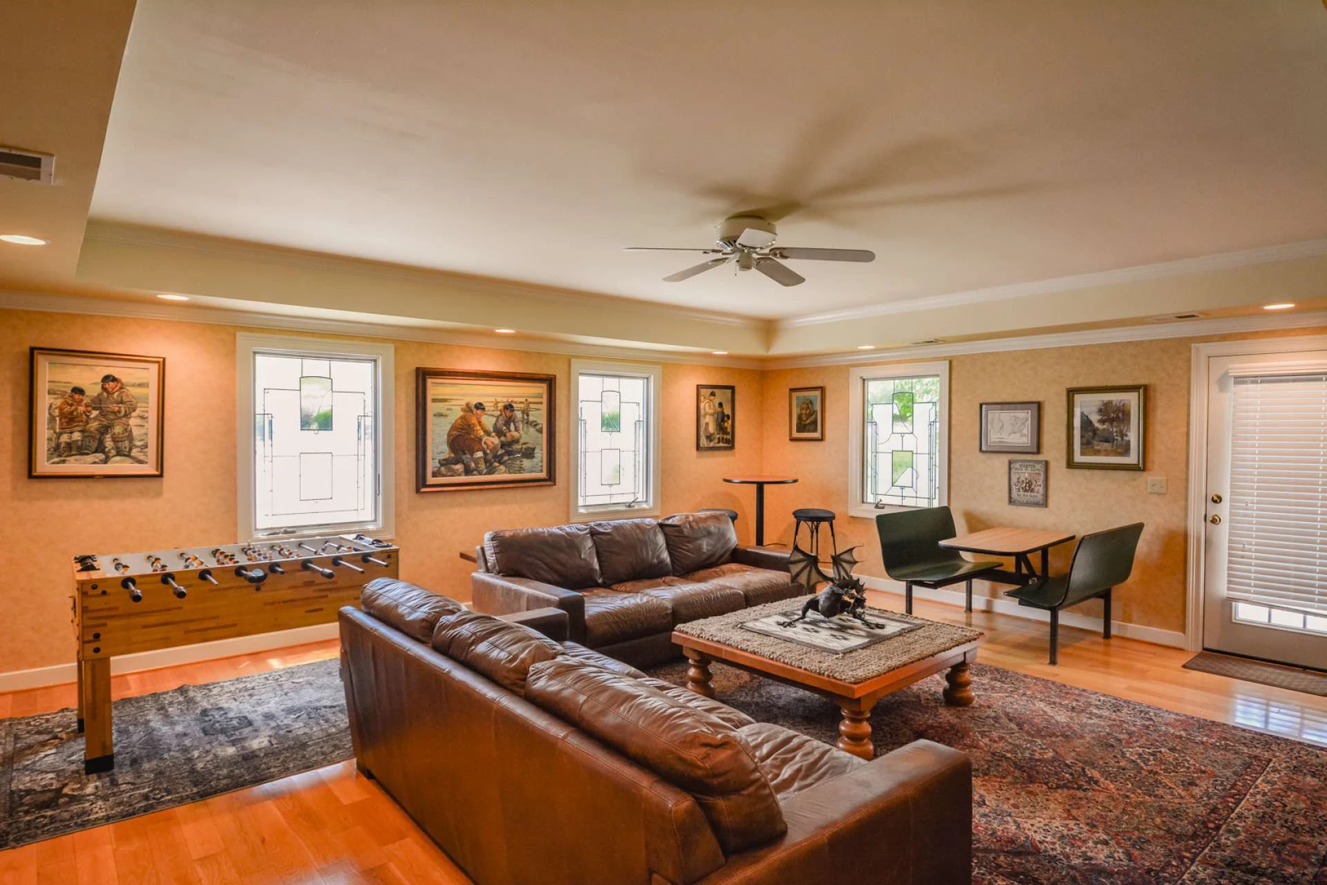 Image number 13 for the current listing
