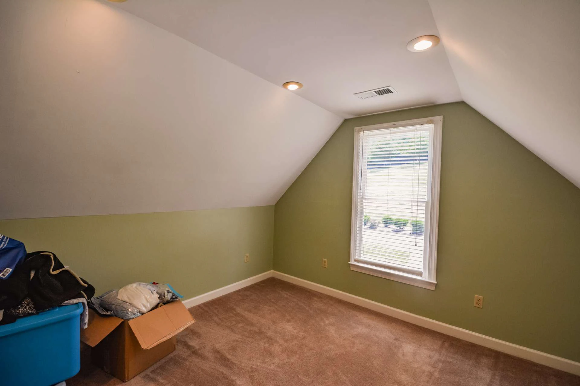 Image number 9 for the current listing